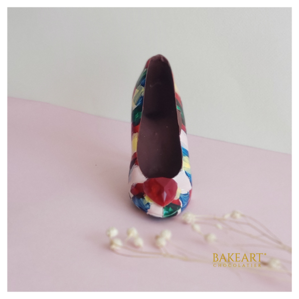 BAKEART Zapato de chocolate oscuro al 64% de cacao pintado y bombón - Imagen 3